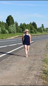 Îmi arunc chiloții pe drum