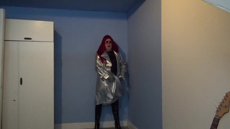 Leather Kirsten: Srebrna skóra