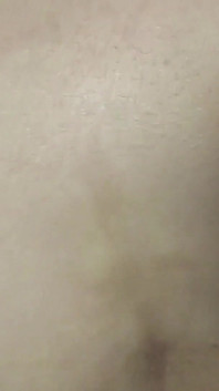 POV anál - žhavá sexy macecha milfka šuká v jejím velkém zadku zezadu a dostane creampie do zadku