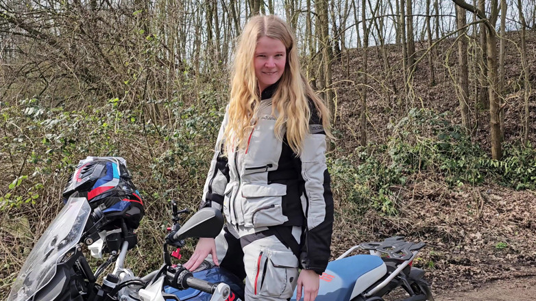 Bikergirl_97: First Video on My Bike