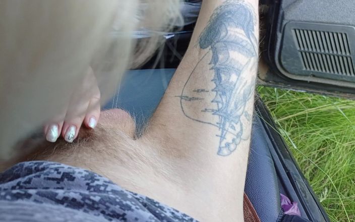 Zona901: No carro no estacionamento, minha madrasta masturba meu pau até...