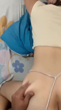 내 자지를 따먹는 발정난 배다른 여동생!!