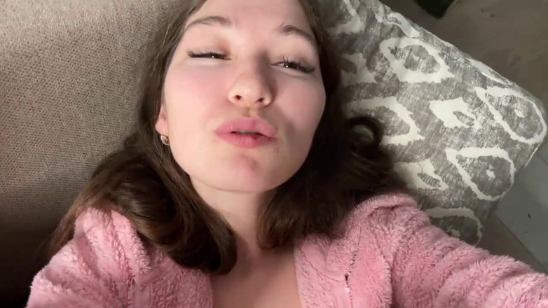 SexyMissMe: 毛茸茸的女孩喜欢一起撸管指挥和射精