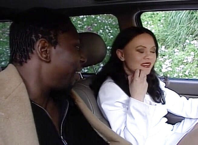 Real Swingers: तीन लड़कियां खुद को कुछ बड़े लंडों के लिए खतरा देती हैं