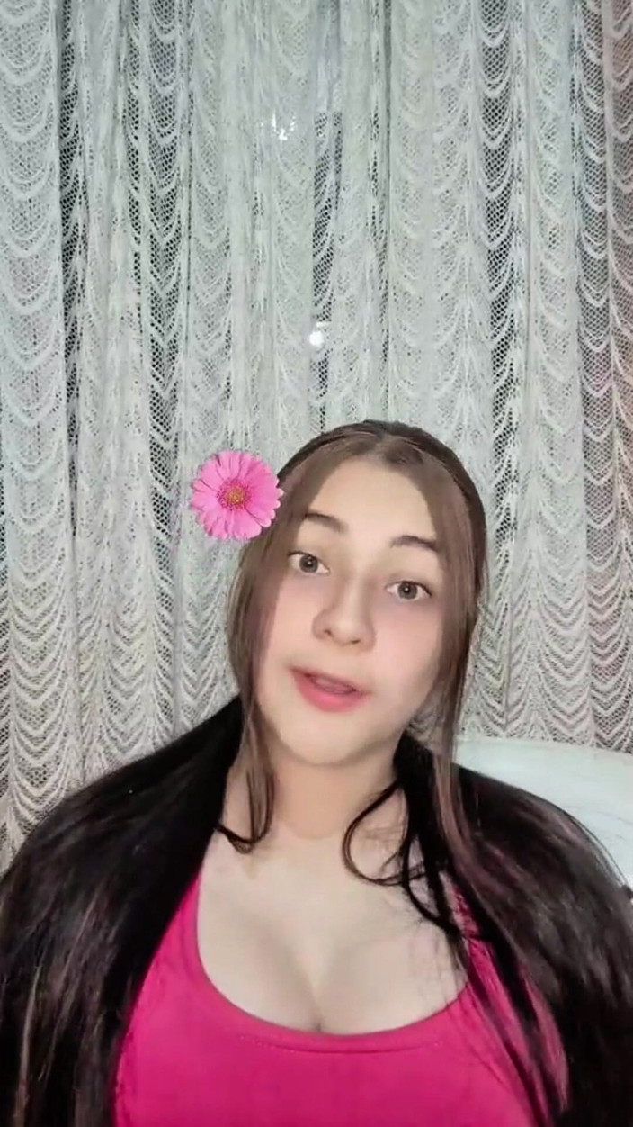 Yuli and tony: 我最好的朋友自慰并炫耀他的大奶子