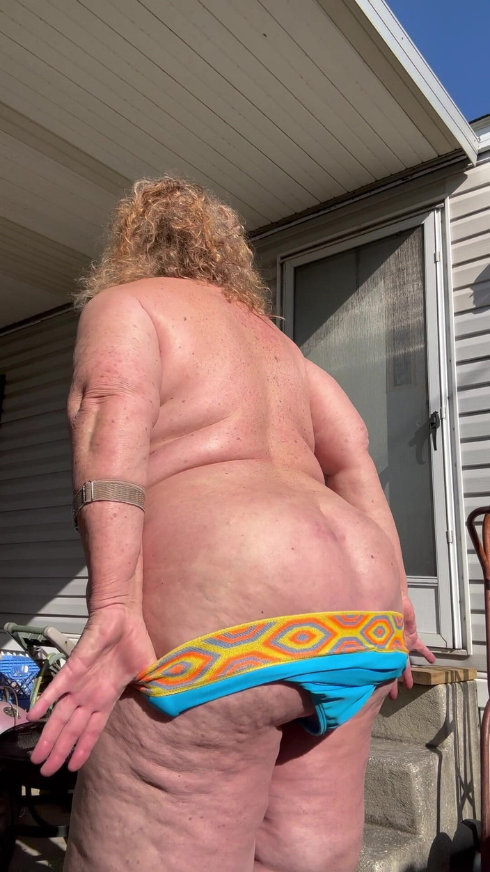 Big Ass 4 U: Strip al aire libre