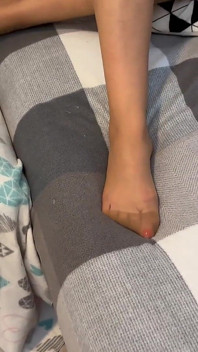Nessuna trattenuta in calze sexy fa il pompino più intenso