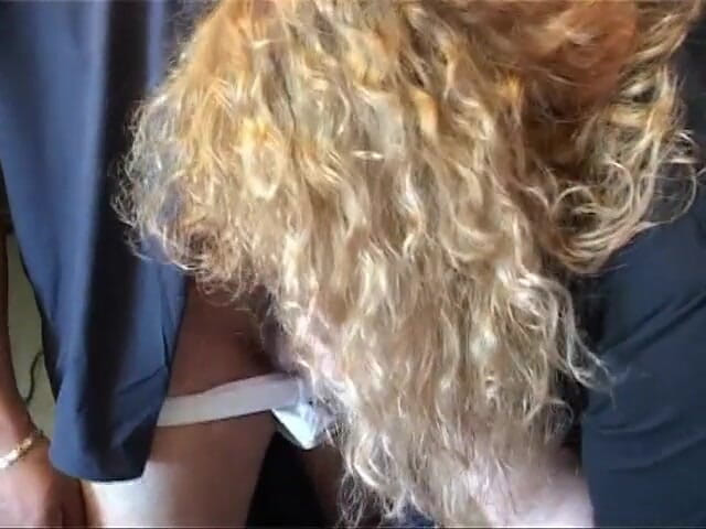 Milf in Love: Brzydka amatorska kobieta wieje kilka kutasów