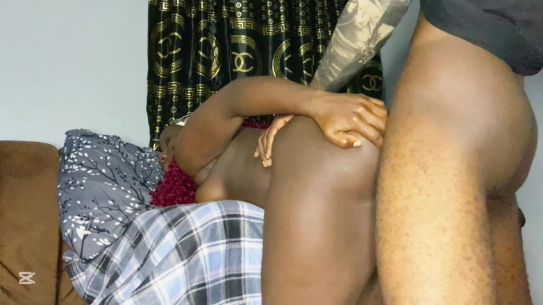 Nastyherrishome: 내 룸메이트는 두 구멍이 모두 따먹히길 원했고 그녀는 두 구멍에 사정을 채우고 싶었고 그녀는 그것을 존나게 벌려주길 바랐다.