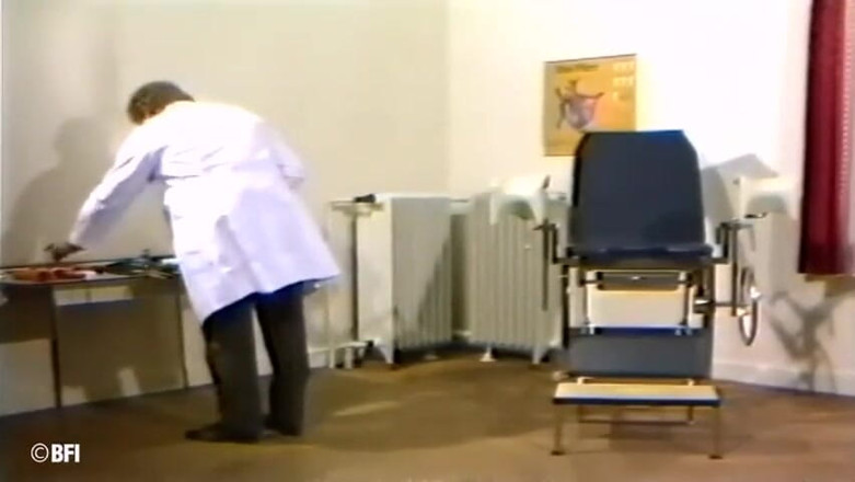 House of lords and mistresses in the spanking zone: Tre ragazze sottomesse vengono punite da un dottore cattivo