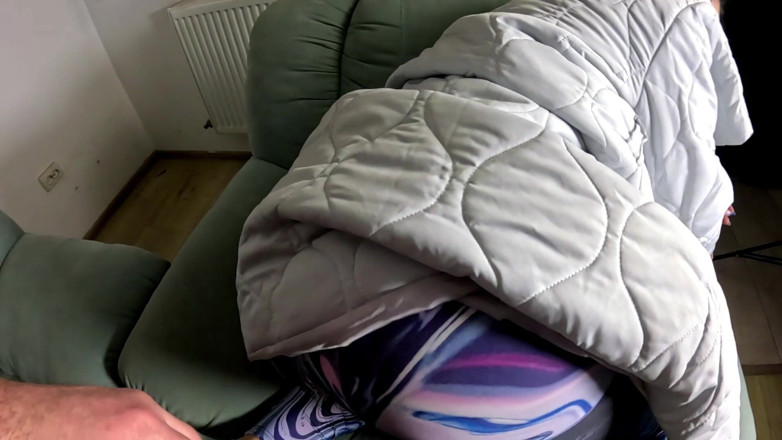 MilfyCalla: Uctívání ptáka v kazajce. Nedbalý deepthroat, plivat a dvojitý výstřik...