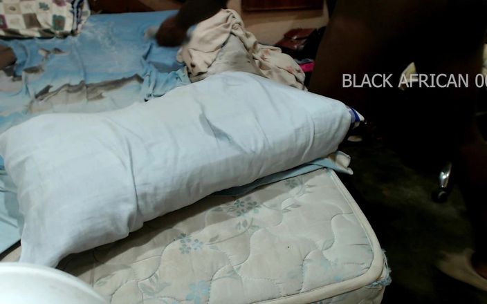 Black African 007: 내 가장 친한 친구와 섹스 나는 너무 발정났기 때문에 비키니를 제쳐 놓았어 (4부)