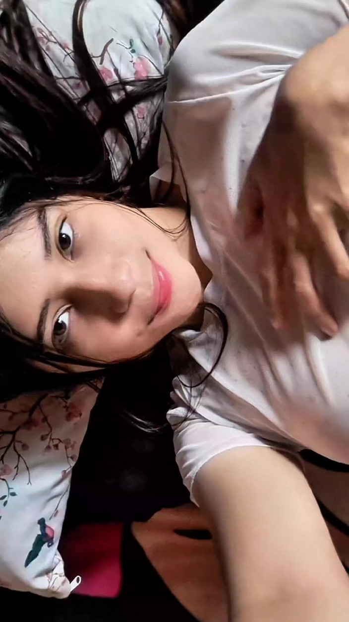 Yulieth Gomez: Soțul meu vrea să mă urmărească făcând sex prin apel...