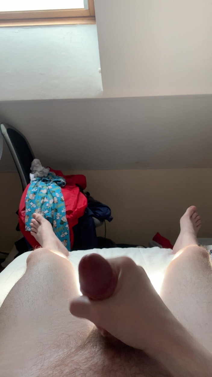 Hornygeordie: 欲求不満なゲイUKのスラットがオナニーを楽しんでいる
