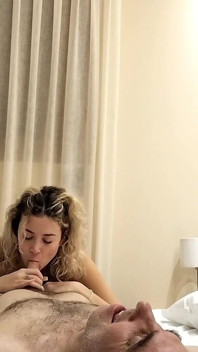 Piękna blondynka Angelique Rose uwodzi swojego ojczyma