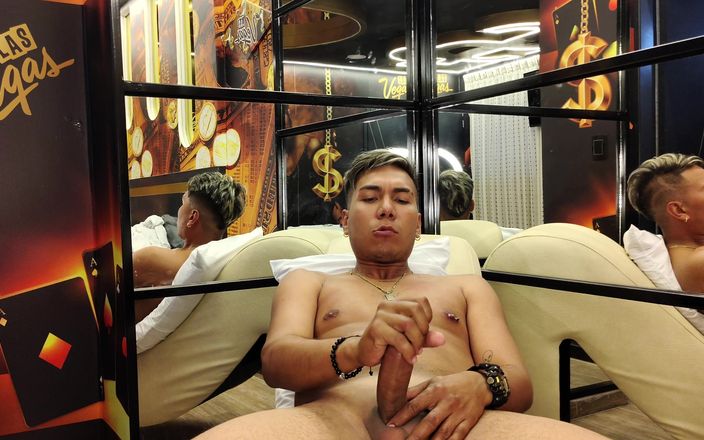 AngyAmazon: Movendo minha bunda gorda sobre meu touro preto duro e...