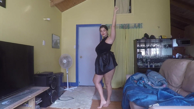 Jordyn: Strip tease