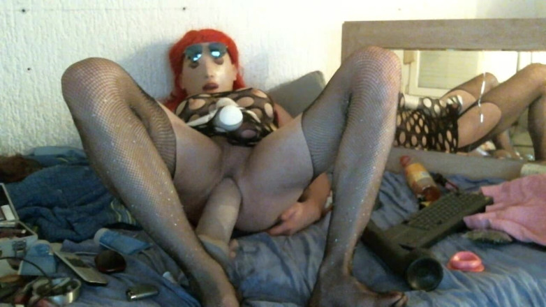 Kinkyslut07: Transexual juega con su cuerpo