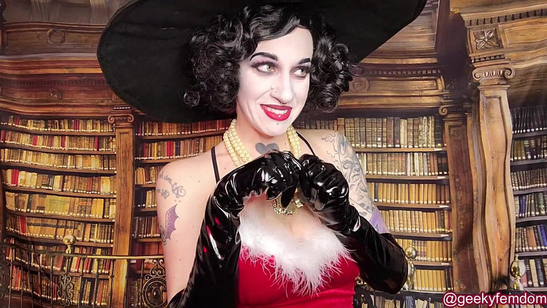 Geeky Femdom: Lady Dimitrescu假日礼物