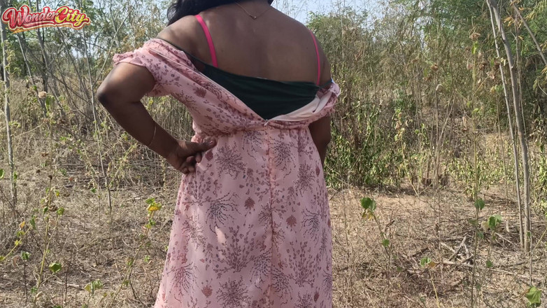 Pushpa studio: Un caldo seno lattiginoso nella giungla all'aperto