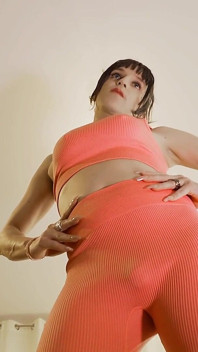 Tranny Dom Kult! Pocałuj jej skarpetki i spermę z jej tyłkiem w twarz! POV JOI niemiecka deutsch