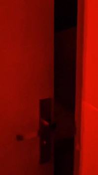 Paris Saunasında Bir Bombasse. Fransız Travesti Ultrasexx! Coulisse'de Özel Bir Yerde Pembe Mini Etek. Vanessabitchx