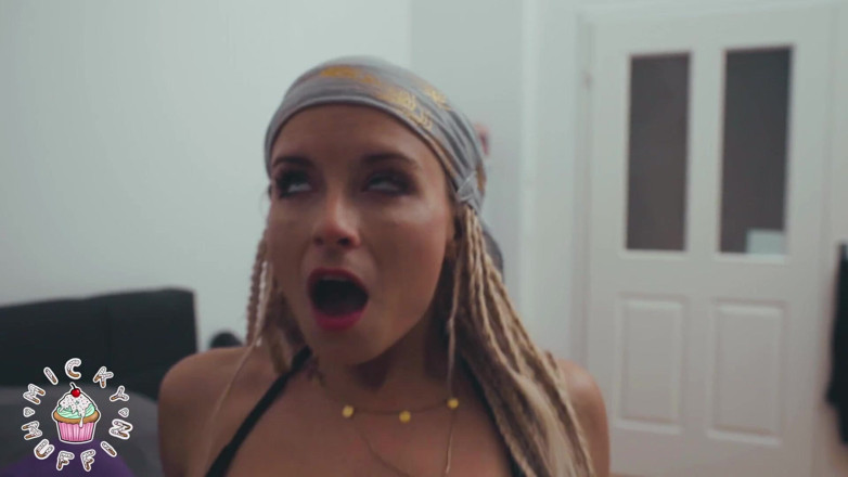 Micky Muffin Studio: ミア・ジュリアとのセックス!