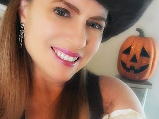 Nikki Nevada: Sexy piraat Nikki Halloween 2022 dildo zuigen en neuken met Joi