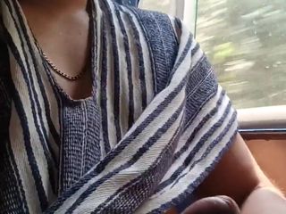 Tomm hot: O que faria se me visse me masturbando no ônibus?