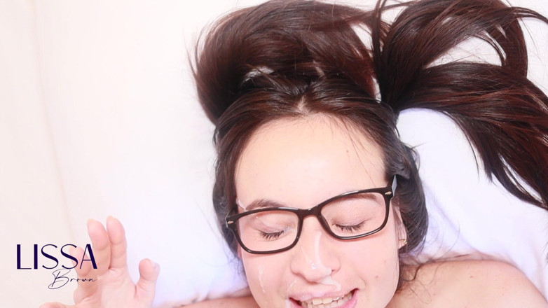 Lissa Brown: Deslizando y cepillando mi coño en su cara y polla