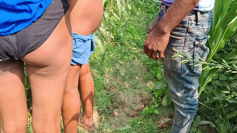 Desi step mom: Une femme sexy, nouveau, se fait baiser dans la nature,...