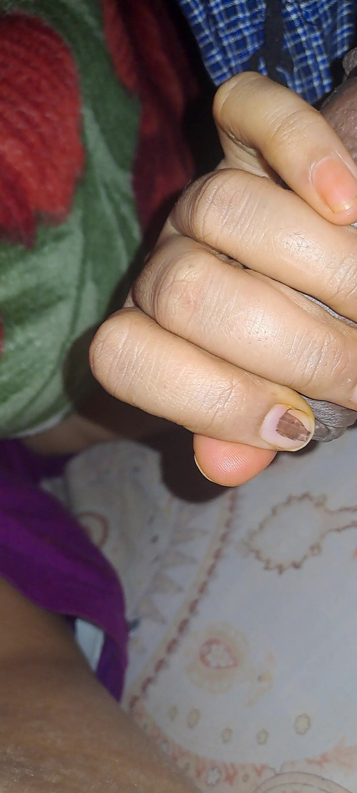 Husbandwifesexylove: मेरी पत्नी मेरे लंड के साथ मस्ती कर रही है