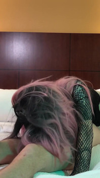 Gotik kadın kılıklı jade madison gırtlağına kadar yarak alıyor - derleme 5
