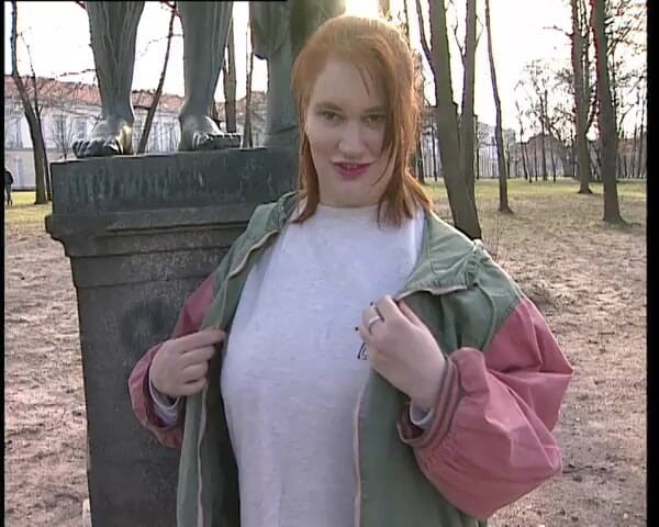 YOUR FIRST PORN: Paffuta Vicky con il dildo gigante