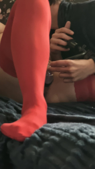 HornyCoupleBg: Играет С Игрушкой, Чем...