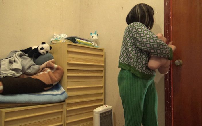 Stepmom Susan: Madrasta pervertida acorda seu enteado para foder sua boneca sexual...