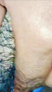 Desi-mädchen Fingert Ihre Muschi Und Massiert Ihre Muschi Und Drückt Ihre Möpse.