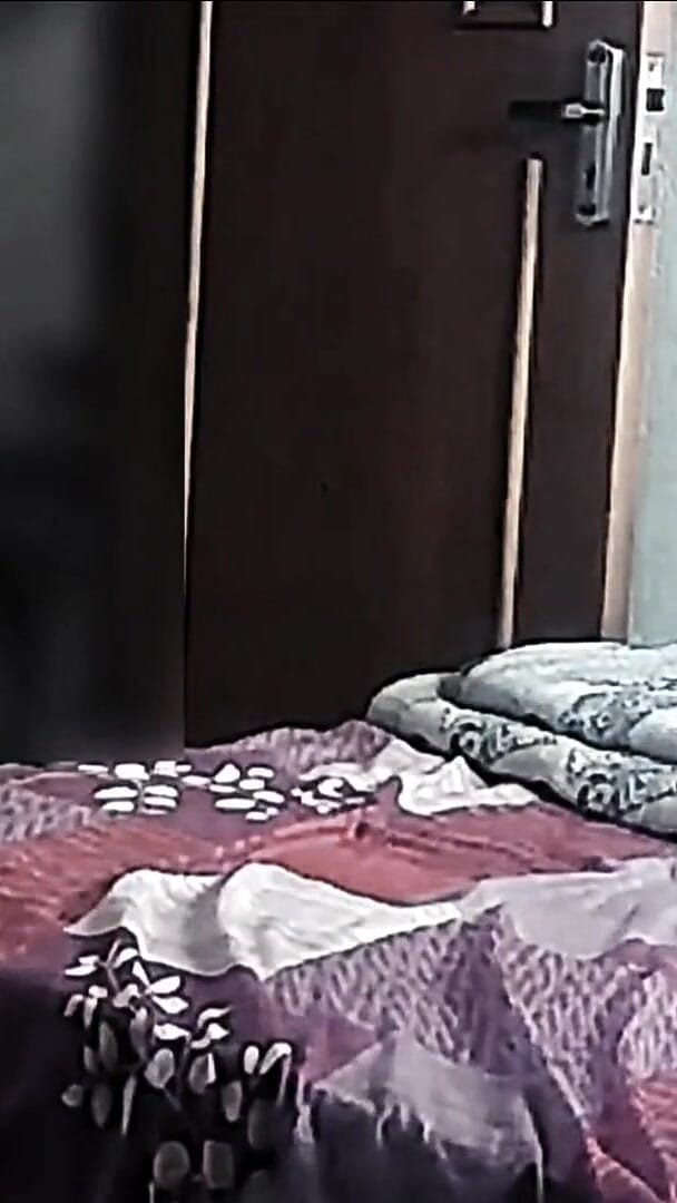Black & white desicat: Caliente india cambia de vestido coño fingred chupando polla y...