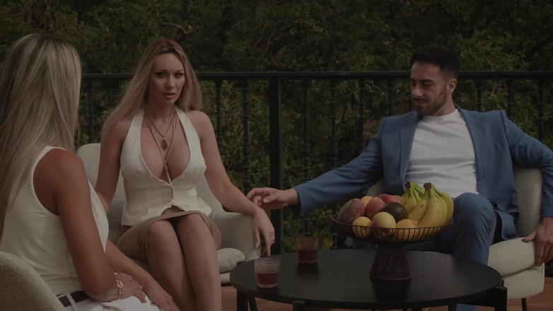 Dorcel Club: Rüya villada lezbiyen sıcağı