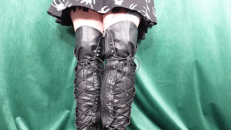 Deanna deadly: Sembah dan bersihkan but tempur berlumpur saya dengan lidah awak