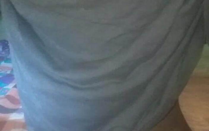 Badman4606: Guardami mentre mi masturbo con il preservativo.