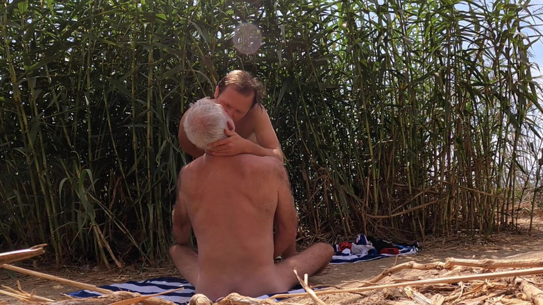 Russie Goodboy: Nude Beach Stepdaddy Boy Dick Sucking in the Bushes Exhibitionism