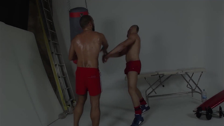 Gay Planet: Gay panas dengan otot besar dan batang gergasi dapat blowjob...