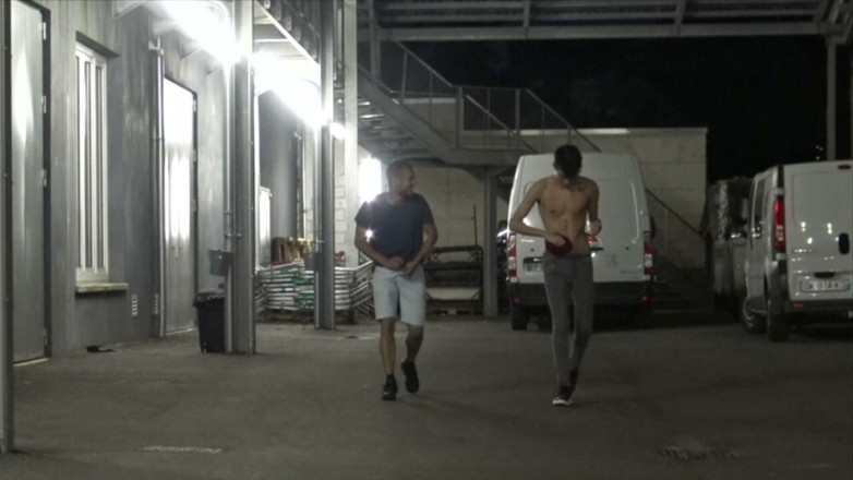 Ass Twink destroyed by older: Шлюха використана без презерватива в виставковому відео