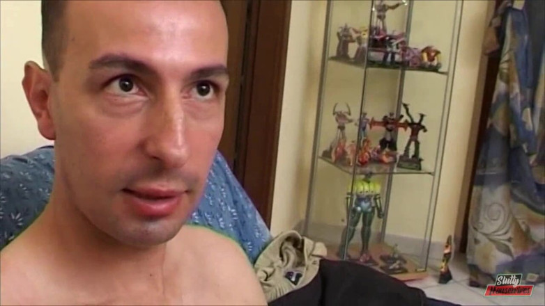 Vere Casalinghe Italia.: Orgy with two brunette ladies