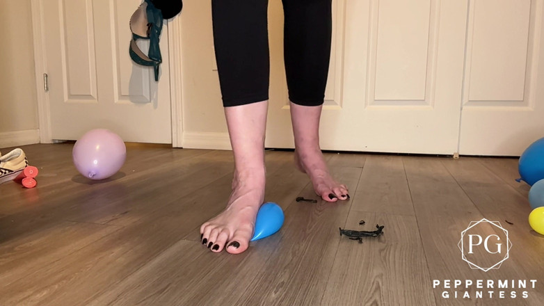 Peppermint Giantess: Akankah pop!? Kaki raksasa vs balon tanpa alas kaki, sandal,...
