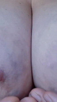 POV Obrovská prsa na obličeji