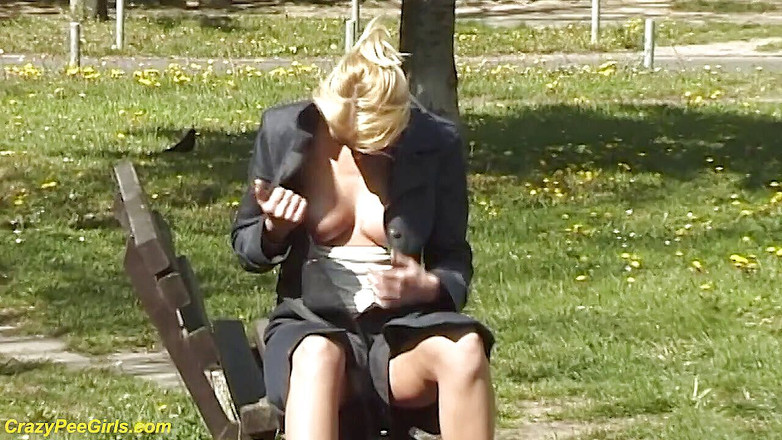 Crazy pee girls: Deportes acuáticos reales