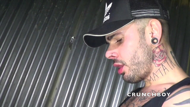 FETISH BDSM STUDIO: Leo Senthy dipergunakan oleh Aday Traun