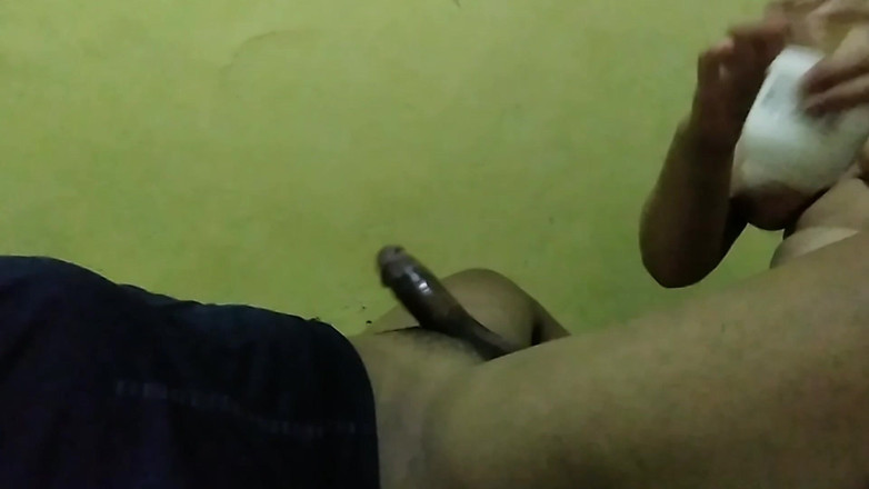 Angelina Pop: いない間に尻をくたばれ